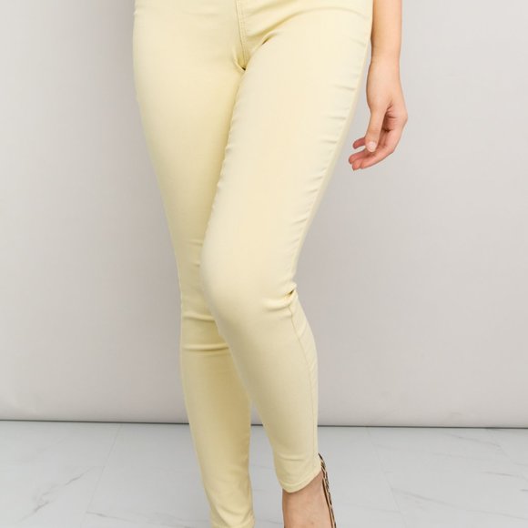 YMI Jeanswear Kate Hyper-Stretch Full Size Mid-Rise Skinny Jeans in Banana Cream - Picture 5 of 8